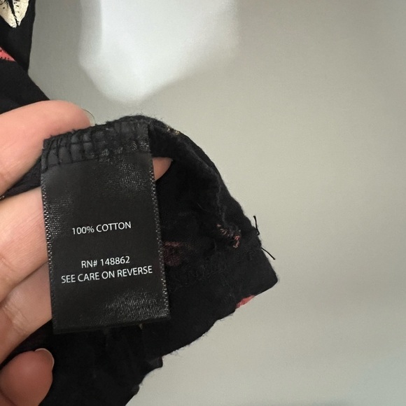 Torrid Classic Fit Stretch Tee Kisses Print V-Neck with Cap Sleeves 4X - Picture 5 of 7